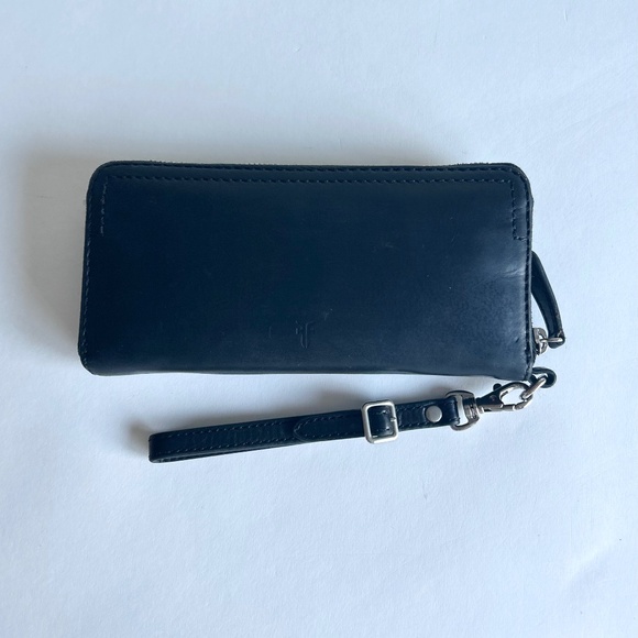 Frye Black Genuine Leather Wristlet Zip Around Wallet - Picture 1 of 14